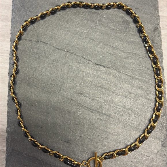 Elegant Gold and Black Chain Necklace - Picture 2 of 2